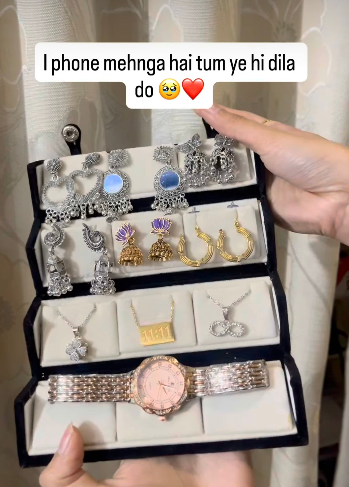Jewellery hamper