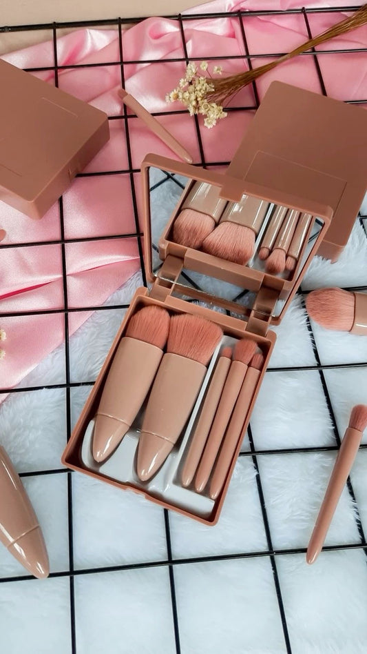Makeup brush set with mirror