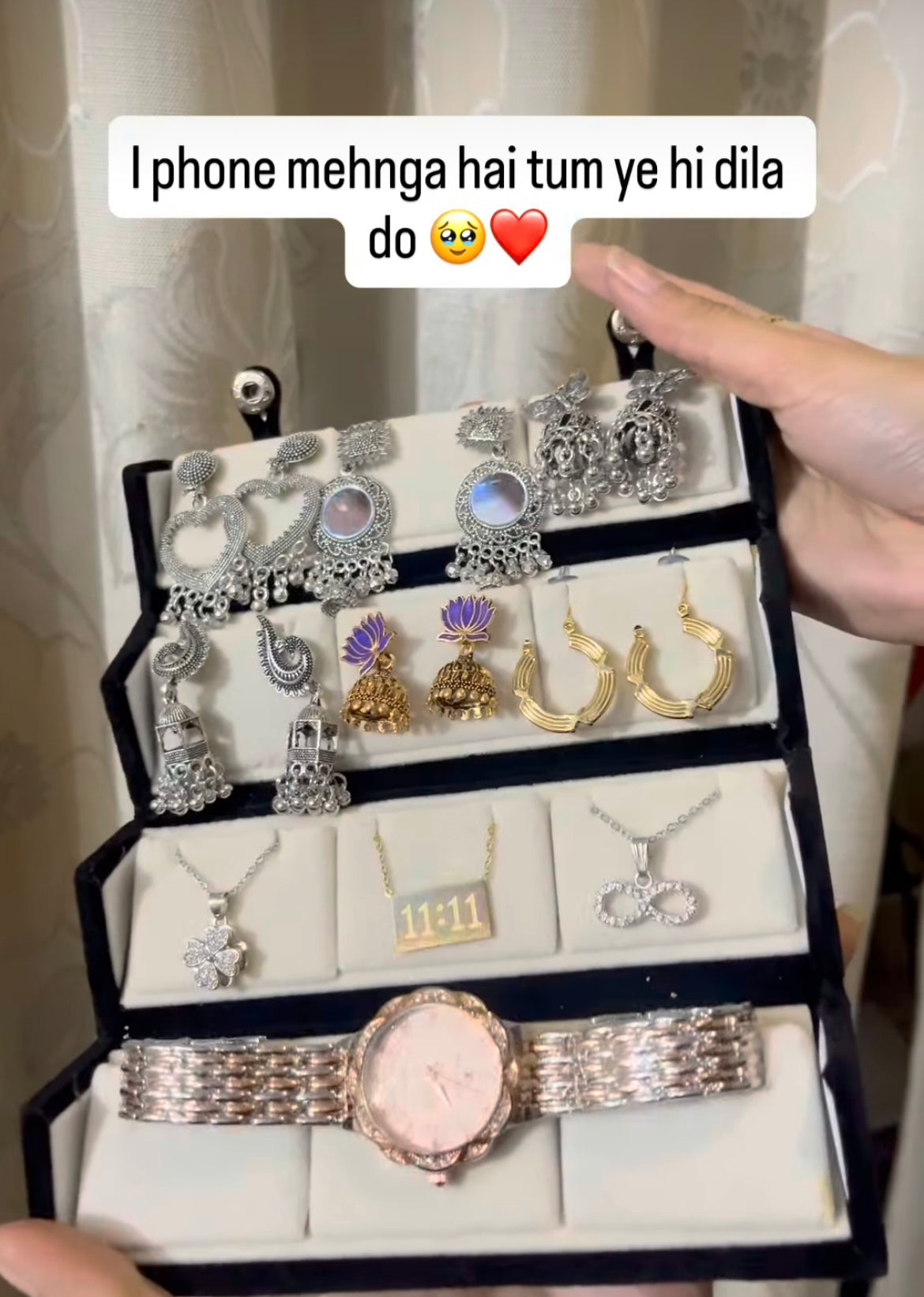 Jewellery hamper